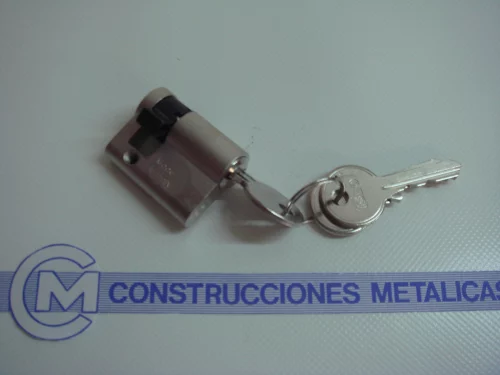 Bombín / cilindro 30/10 para puerta basculante Berry N80